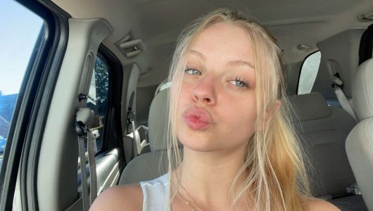 Ataşehir escort Ece, zarif ve tutkulu bir pozla çekici bir görünüm sergiliyor. Ataşehir escort Ece, zarif ve tutkulu bir pozla çekici bir görünüm sergiliyor.