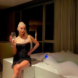 Ataşehir hard sikiş seven Rus Olga’yı, modern ve lüks bir ortamda, çekici bir kıyafetle sergiliyor. Olga’nın egzotik Rus güzelliği ve baştan çıkarıcı duruşu, sunduğu tutkulu ve profesyonel escort hizmetlerini yansıtıyor. İstanbul’un Anadolu Yakası’nda, elit beyler için gizlilik ve zevk odaklı bir deneyim vaat ediyor.