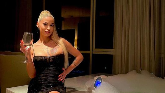 Ataşehir hard sikiş seven Rus Olga’yı, modern ve lüks bir ortamda, çekici bir kıyafetle sergiliyor. Olga’nın egzotik Rus güzelliği ve baştan çıkarıcı duruşu, sunduğu tutkulu ve profesyonel escort hizmetlerini yansıtıyor. İstanbul’un Anadolu Yakası’nda, elit beyler için gizlilik ve zevk odaklı bir deneyim vaat ediyor.