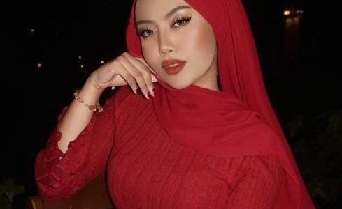 Ataşehir evli escort Gamze, modern bir ortamda zarif bir kıyafetle poz veriyor, profesyonel escort hizmetlerini temsil ediyor. Ataşehir evli escort Gamze, modern bir ortamda zarif bir kıyafetle poz veriyor, profesyonel escort hizmetlerini temsil ediyor.